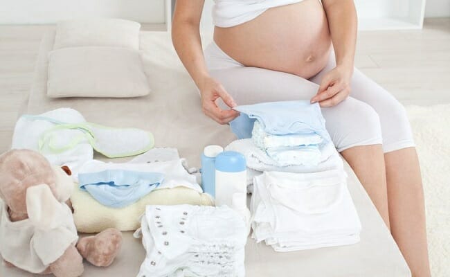 Valise de maternité : ce qu'il faut prévoir pour soi et son