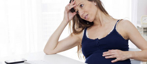 Femme enceinte angoissée